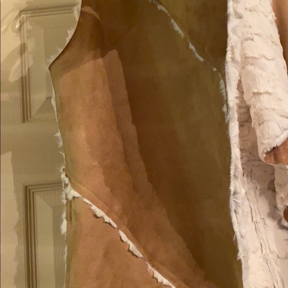 Fur Vest - Picture 3 of 6